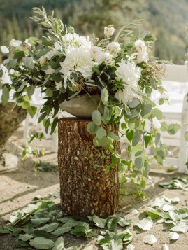 sleeping lady lodge aisle